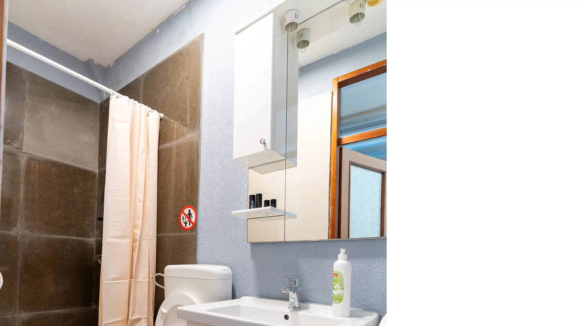 Privatno kupatilo 15 — Vila Melina, kuća za grupe u Sarajevu