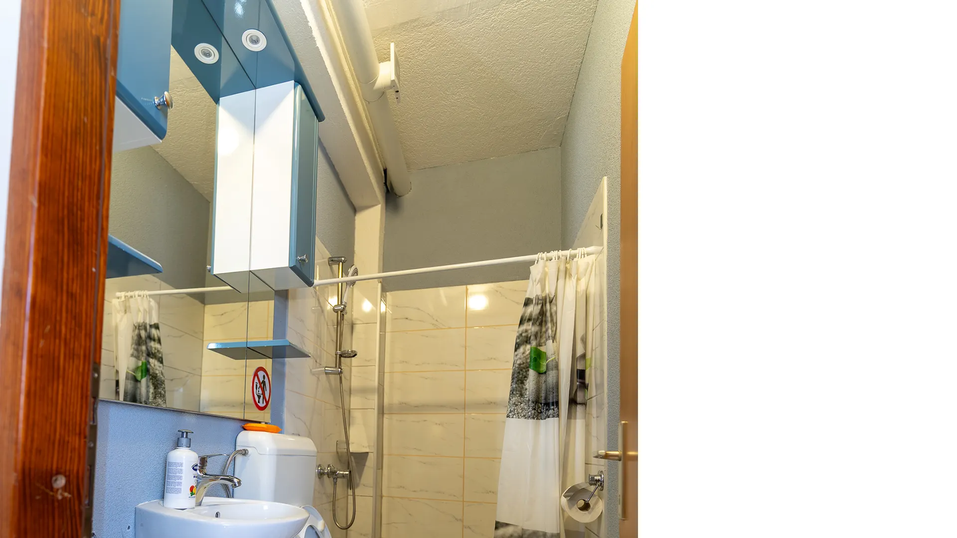 Privatno kupatilo 6 — Vila Melina, kuća za grupe u Sarajevu